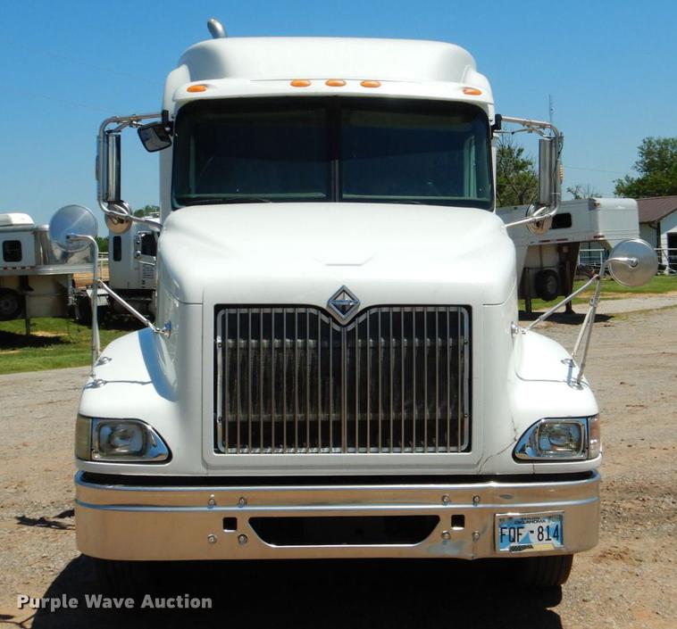 image for item DE3963 2007 International 9400i semi truck