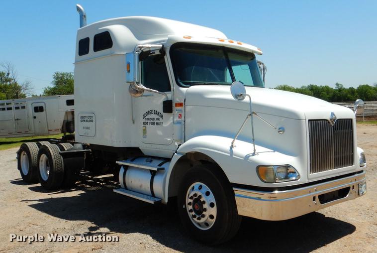 image for item DE3963 2007 International 9400i semi truck