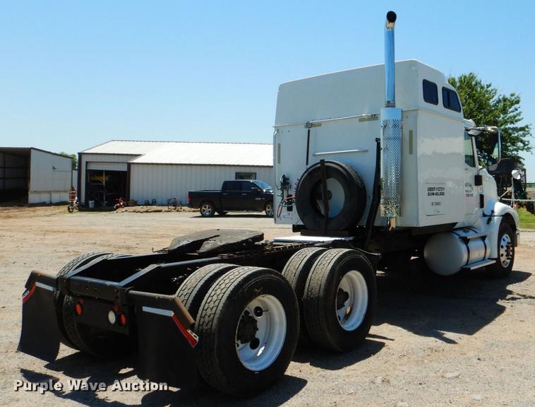 image for item DE3963 2007 International 9400i semi truck