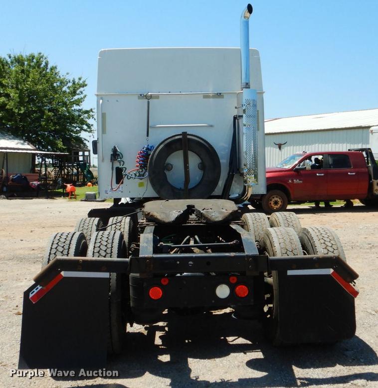 image for item DE3963 2007 International 9400i semi truck