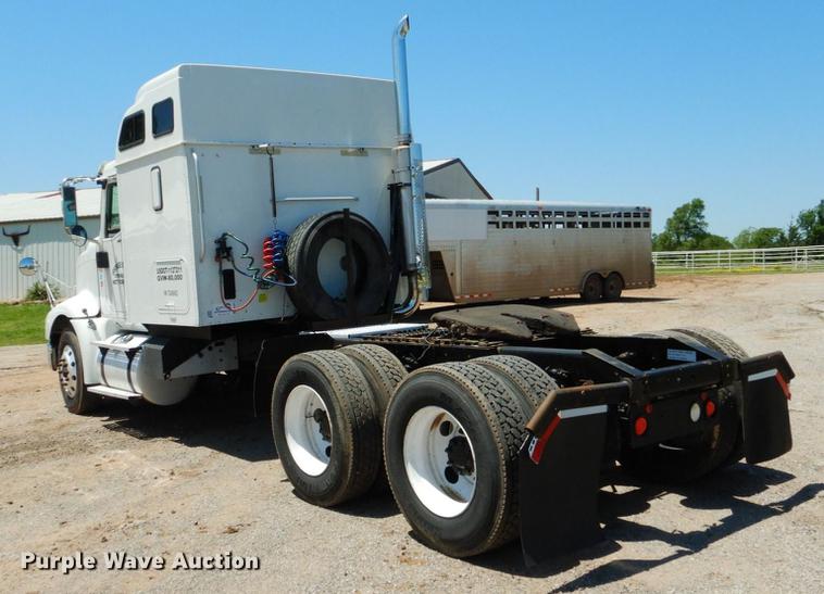 image for item DE3963 2007 International 9400i semi truck