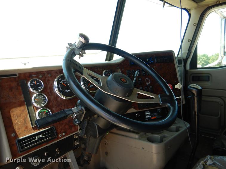 image for item DE3963 2007 International 9400i semi truck