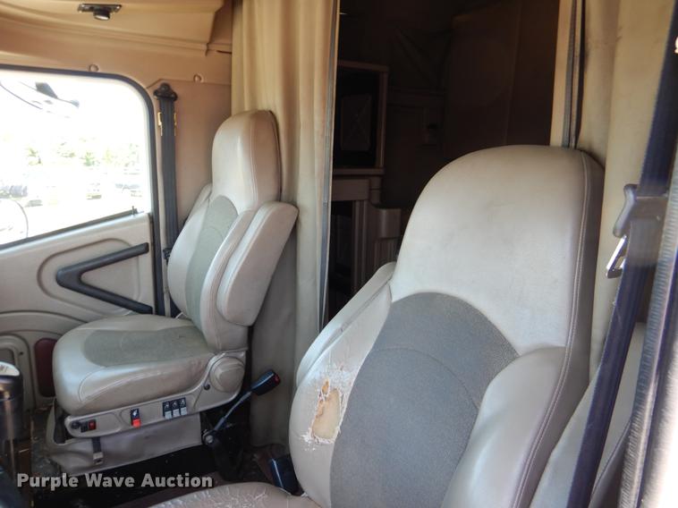 image for item DE3963 2007 International 9400i semi truck