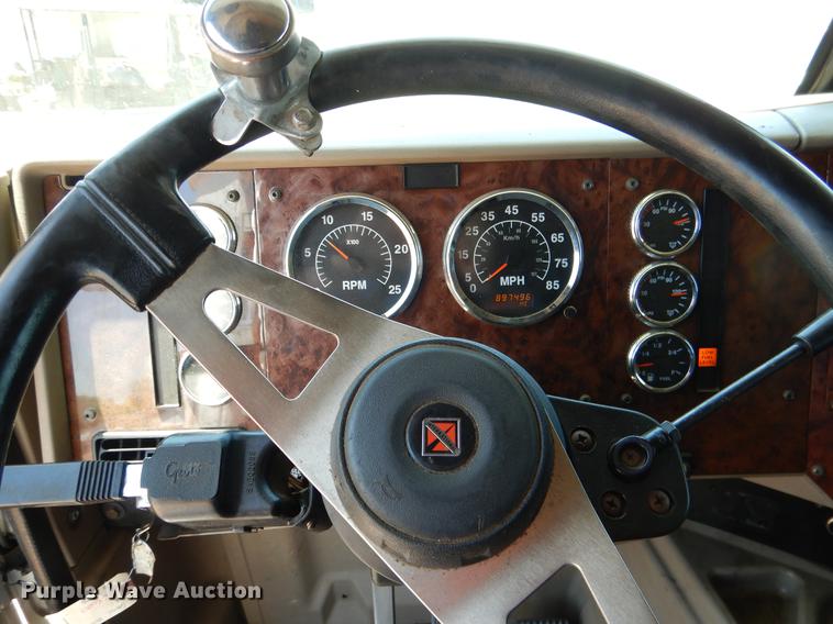 image for item DE3963 2007 International 9400i semi truck