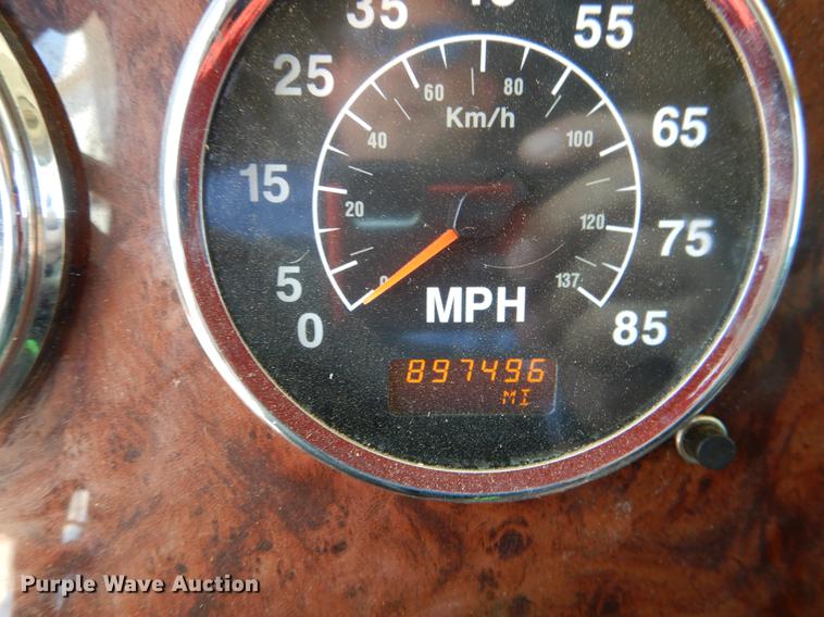 image for item DE3963 2007 International 9400i semi truck