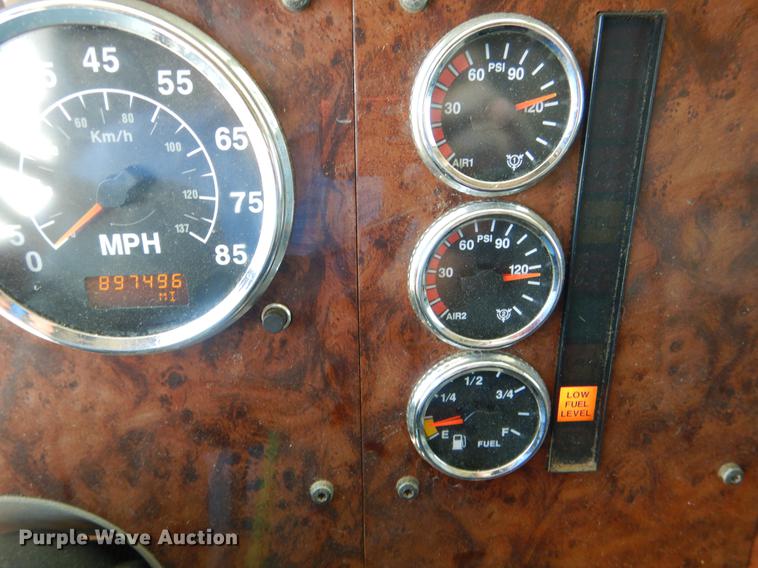 image for item DE3963 2007 International 9400i semi truck