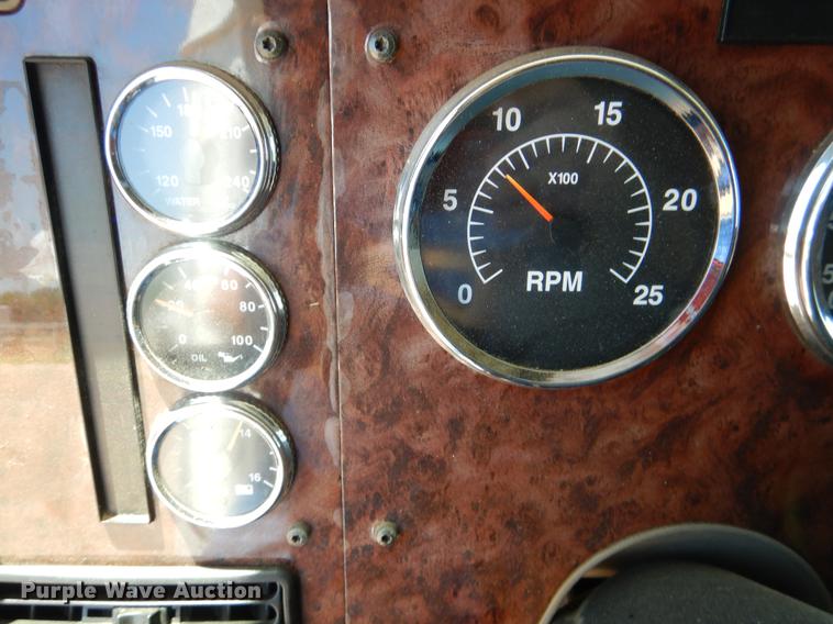 image for item DE3963 2007 International 9400i semi truck