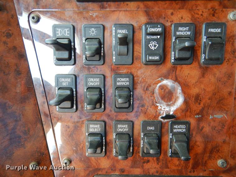 image for item DE3963 2007 International 9400i semi truck