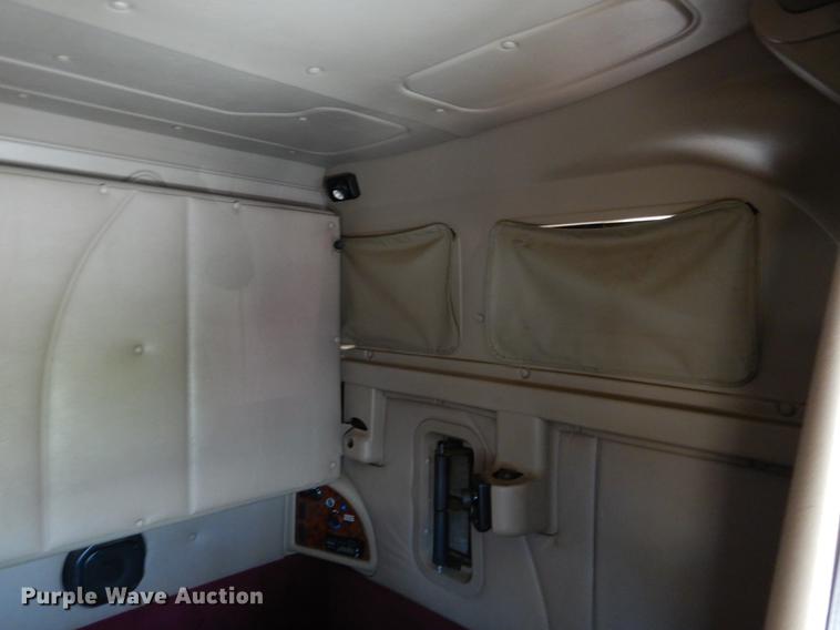 image for item DE3963 2007 International 9400i semi truck