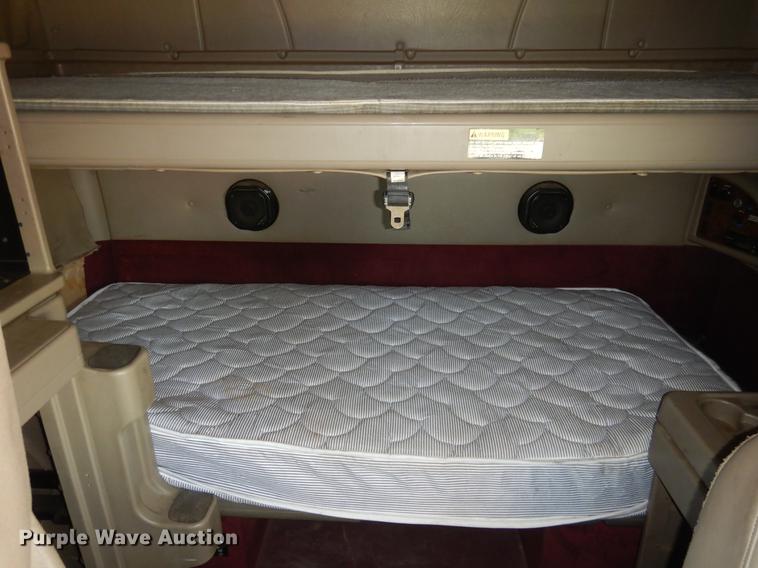 image for item DE3963 2007 International 9400i semi truck