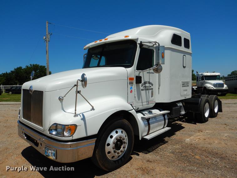 image for item DE3963 2007 International 9400i semi truck