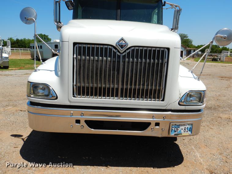 image for item DE3963 2007 International 9400i semi truck