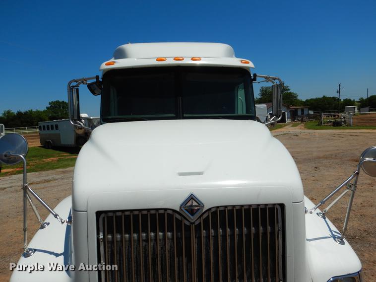 image for item DE3963 2007 International 9400i semi truck