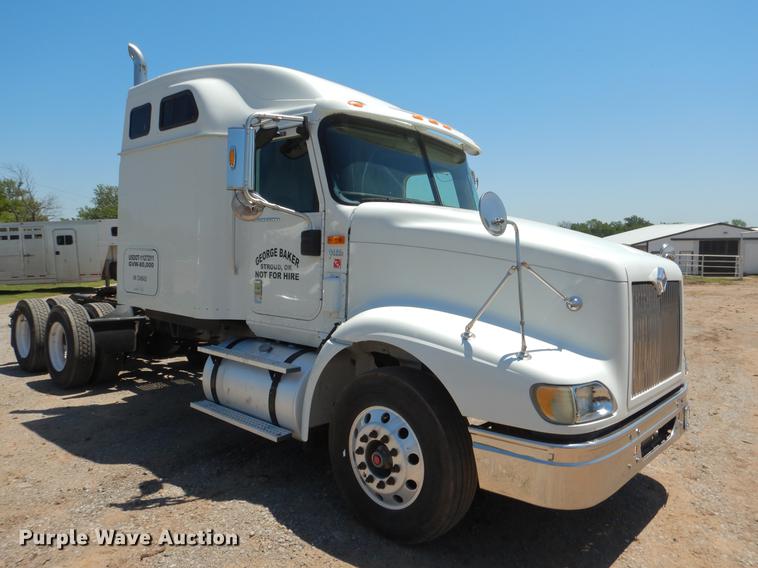 image for item DE3963 2007 International 9400i semi truck