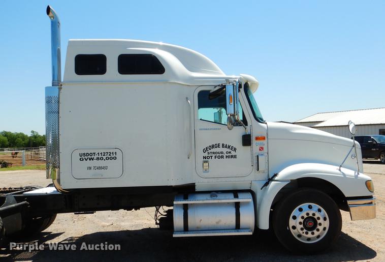 image for item DE3963 2007 International 9400i semi truck