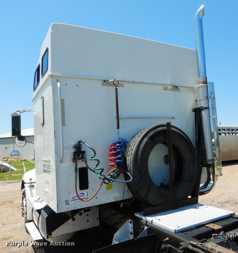 image for item DE3963 2007 International 9400i semi truck