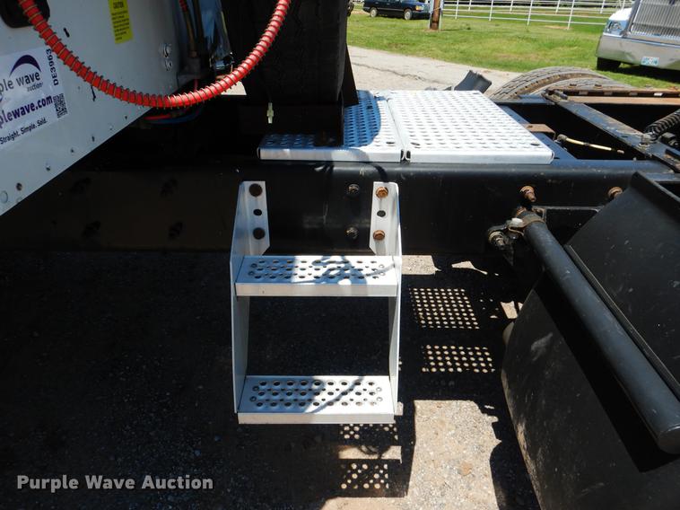 image for item DE3963 2007 International 9400i semi truck