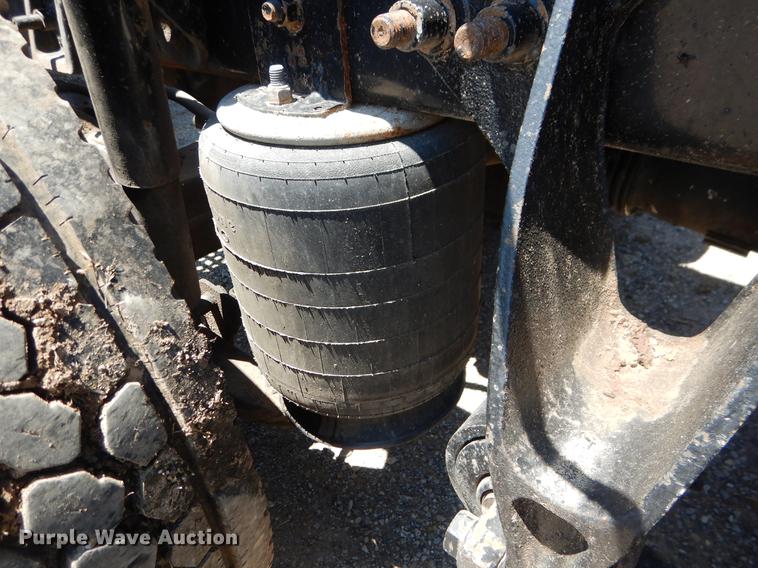 image for item DE3963 2007 International 9400i semi truck