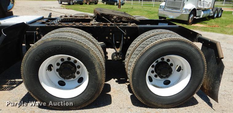 image for item DE3963 2007 International 9400i semi truck