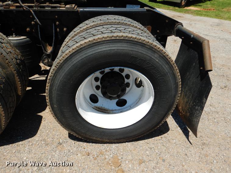 image for item DE3963 2007 International 9400i semi truck