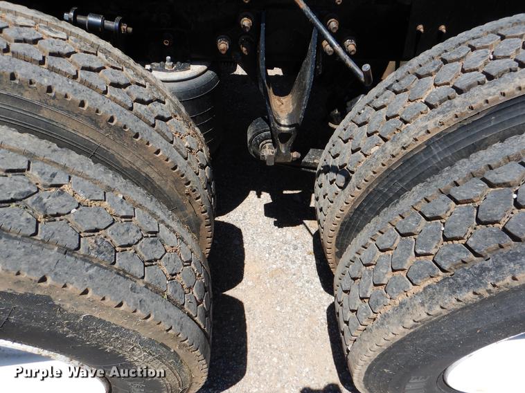 image for item DE3963 2007 International 9400i semi truck