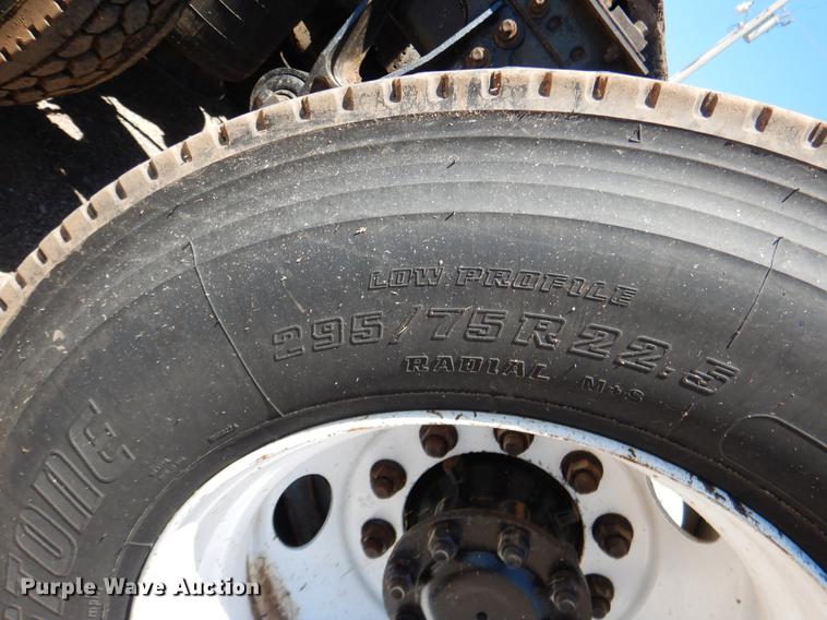 image for item DE3963 2007 International 9400i semi truck