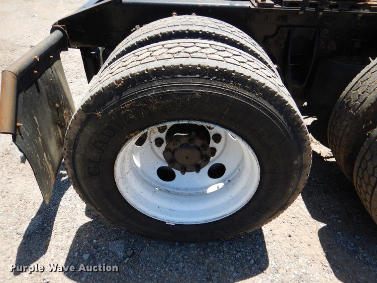 image for item DE3963 2007 International 9400i semi truck