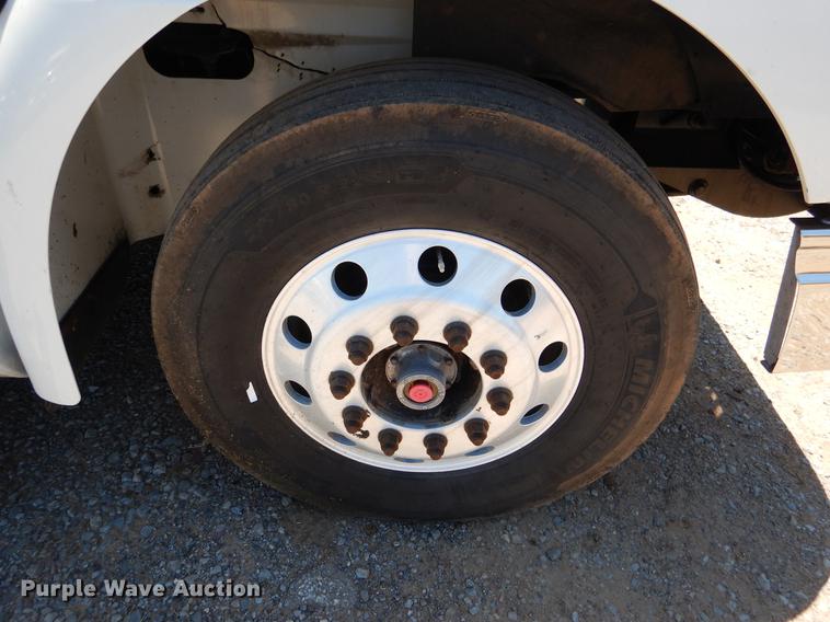 image for item DE3963 2007 International 9400i semi truck