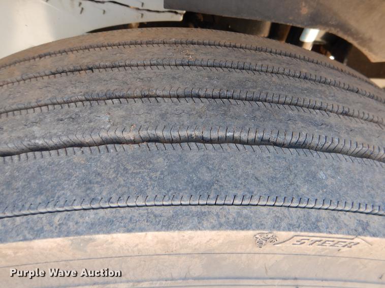 image for item DE3963 2007 International 9400i semi truck