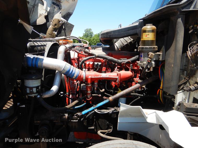 image for item DE3963 2007 International 9400i semi truck