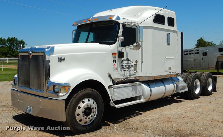 image for item DE3964 2006 International 9900i semi truck