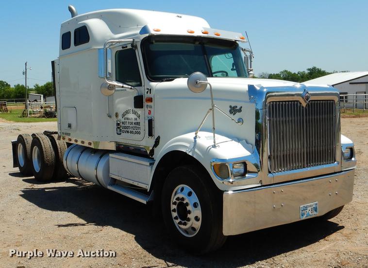 image for item DE3964 2006 International 9900i semi truck