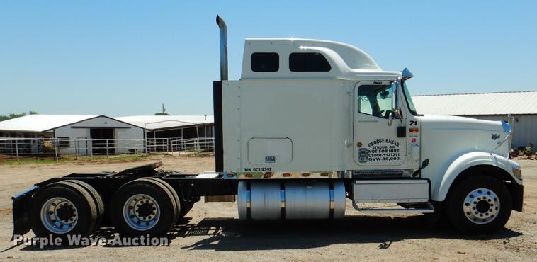 image for item DE3964 2006 International 9900i semi truck