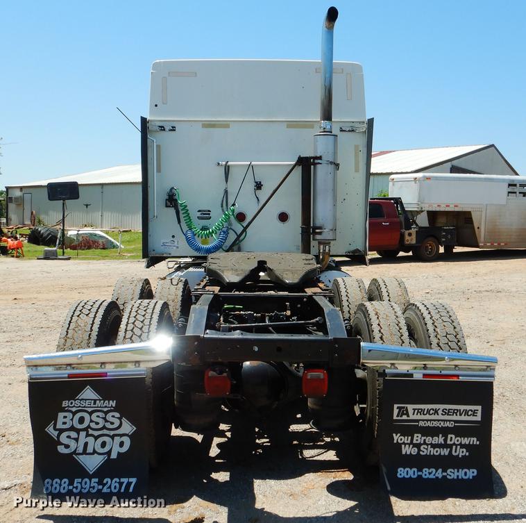 image for item DE3964 2006 International 9900i semi truck