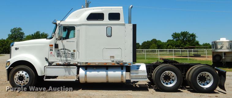 image for item DE3964 2006 International 9900i semi truck