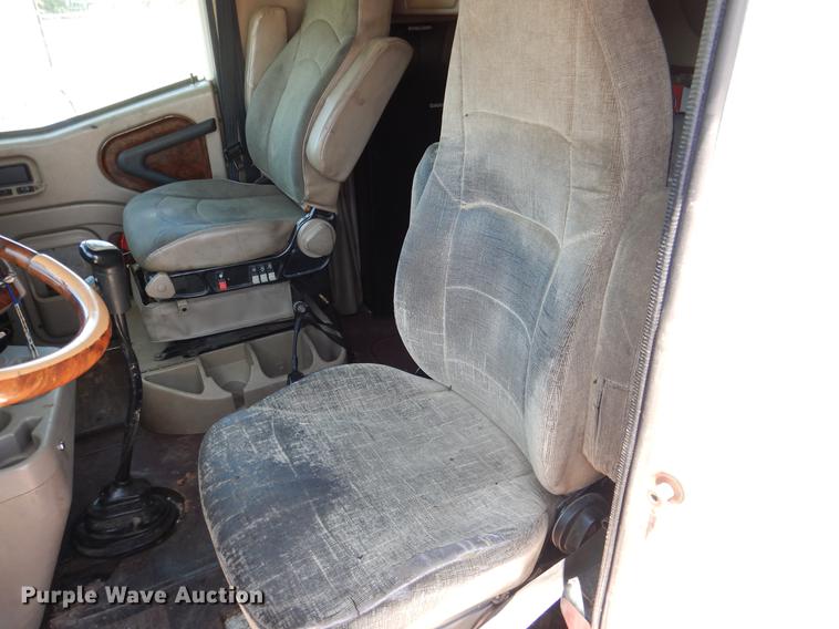 image for item DE3964 2006 International 9900i semi truck