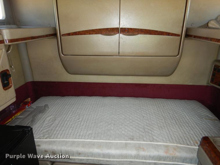 image for item DE3964 2006 International 9900i semi truck