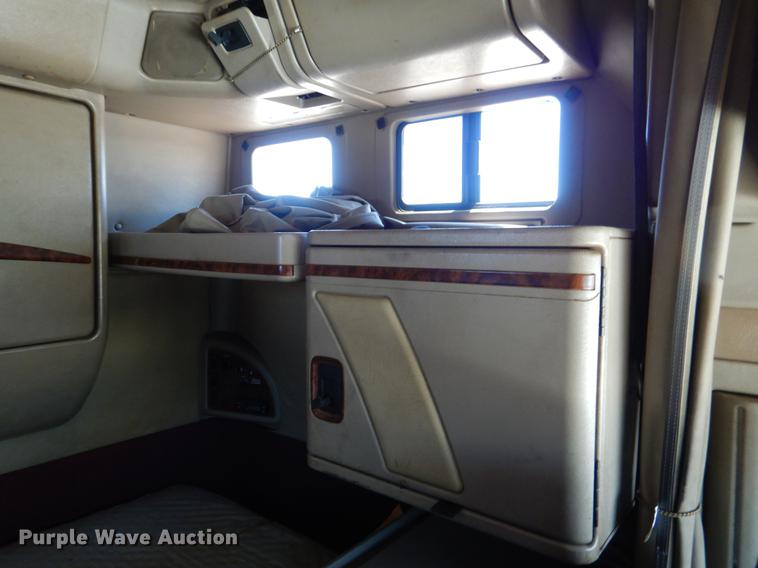 image for item DE3964 2006 International 9900i semi truck