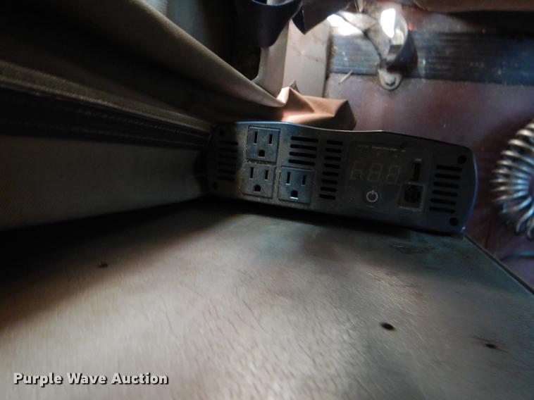 image for item DE3964 2006 International 9900i semi truck