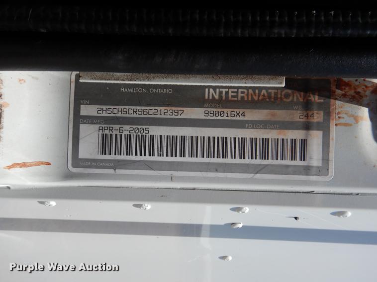 image for item DE3964 2006 International 9900i semi truck
