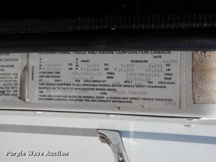 image for item DE3964 2006 International 9900i semi truck