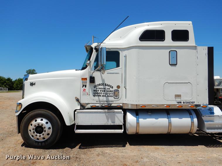 image for item DE3964 2006 International 9900i semi truck