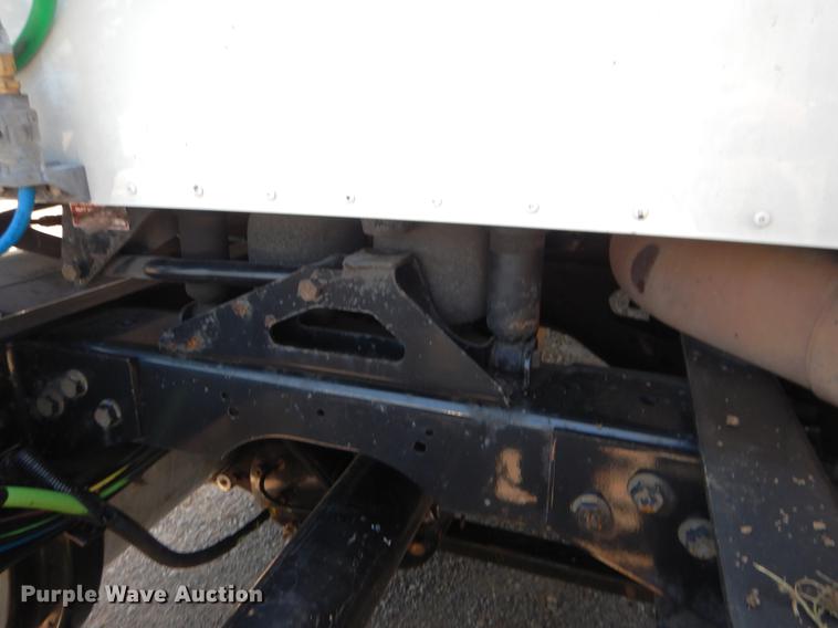 image for item DE3964 2006 International 9900i semi truck