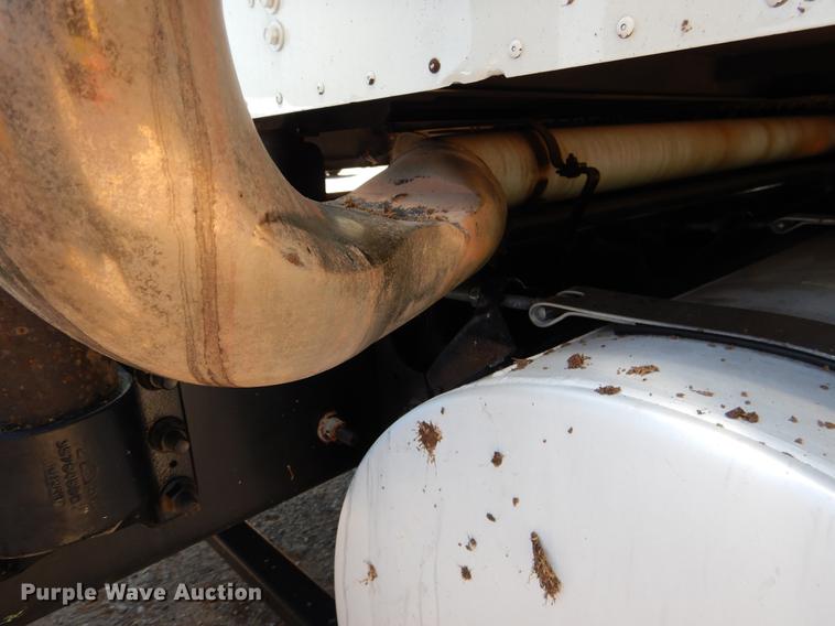 image for item DE3964 2006 International 9900i semi truck