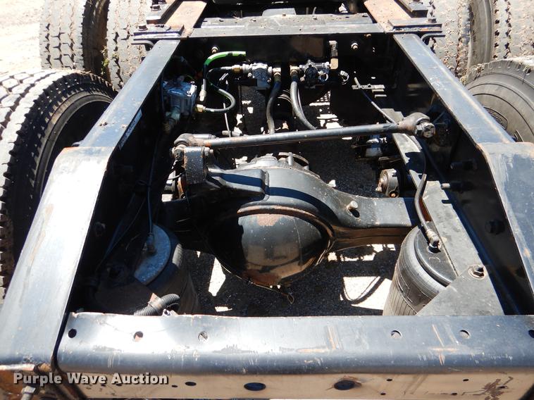 image for item DE3964 2006 International 9900i semi truck