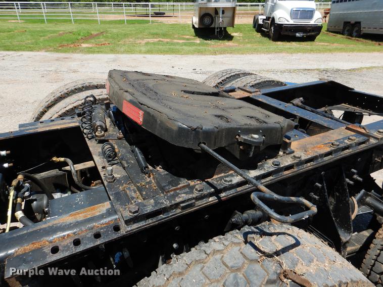 image for item DE3964 2006 International 9900i semi truck