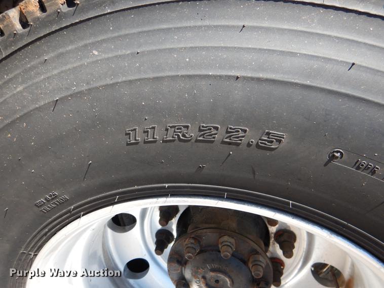 image for item DE3964 2006 International 9900i semi truck