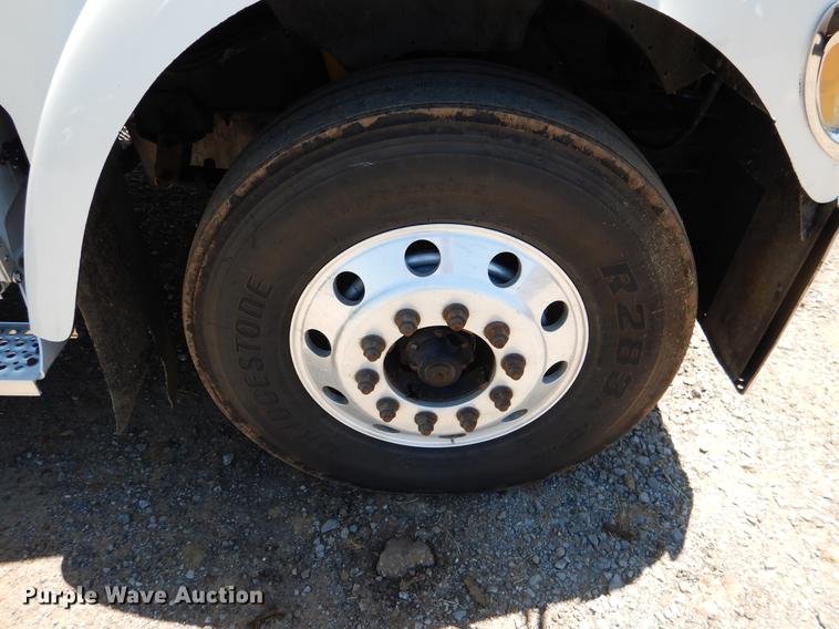 image for item DE3964 2006 International 9900i semi truck