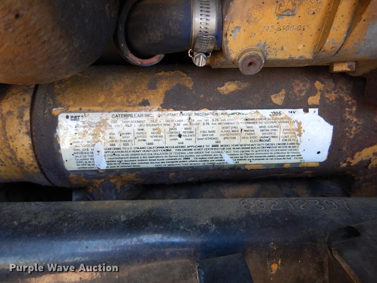 image for item DE3964 2006 International 9900i semi truck