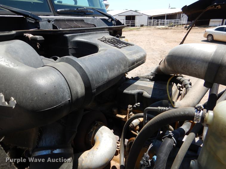 image for item DE3964 2006 International 9900i semi truck